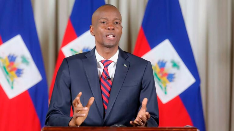 Dieciocho sospechosos vinculados al asesinato del presidente Jovenel Moïse fueron trasladados desde Haití a Estados Unidos para enfrentar procesos judiciales en Florida.