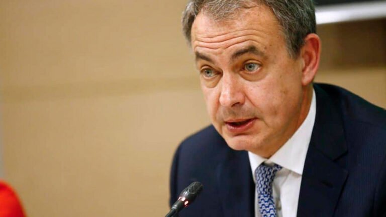 José Luis Rodríguez Zapatero está siendo investigado en el caso Plus Ultra, en el que el juez José Luis Calama también indaga el origen de las joyas intervenidas en su despacho.